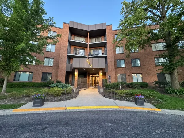 $285,000 | 263 South Clubhouse Drive, Unit 312, Palatine, IL 60074