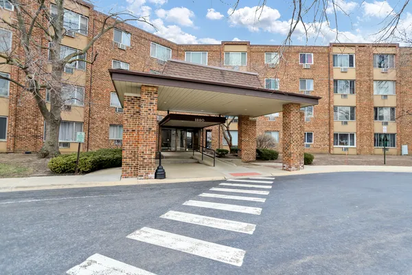 $1,400 | 1880 Bonnie Lane, Unit 414, Hoffman Estates, IL 60169