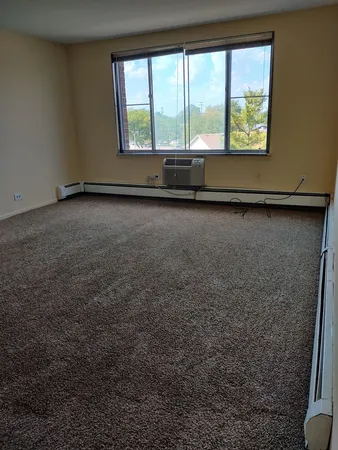 $1,400 | 1880 Bonnie Lane, Unit 414, Hoffman Estates, IL 60169