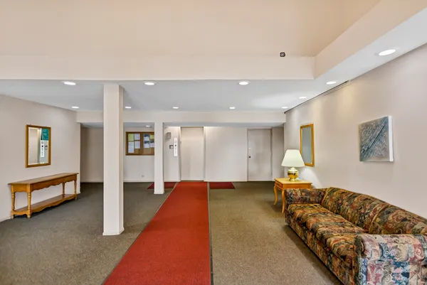 $1,400 | 1880 Bonnie Lane, Unit 414, Hoffman Estates, IL 60169