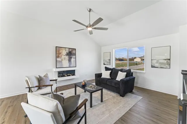 $385,900 | 2112 Southeast Oak Ridge Drive, Oak Grove, MO 64075