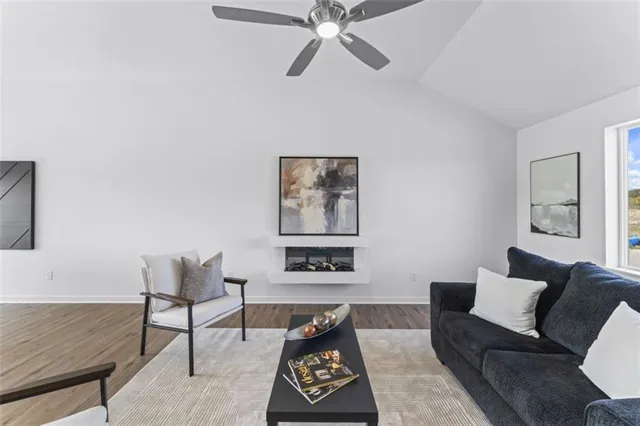 $385,900 | 2112 Southeast Oak Ridge Drive, Oak Grove, MO 64075