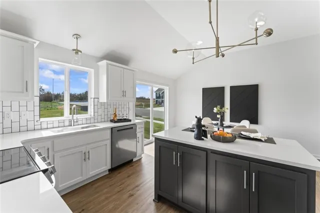 $385,900 | 2112 Southeast Oak Ridge Drive, Oak Grove, MO 64075