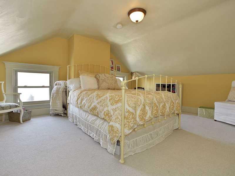 513 Hamilton Road Thornburg, PA 15205 - Photo 15 of 18 Bedroom. 3rd Floor