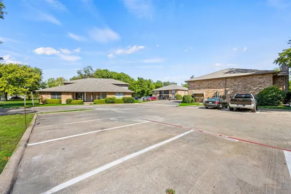 $1,350 | 1935 Cranford Drive, Unit 202, Garland, TX 75041