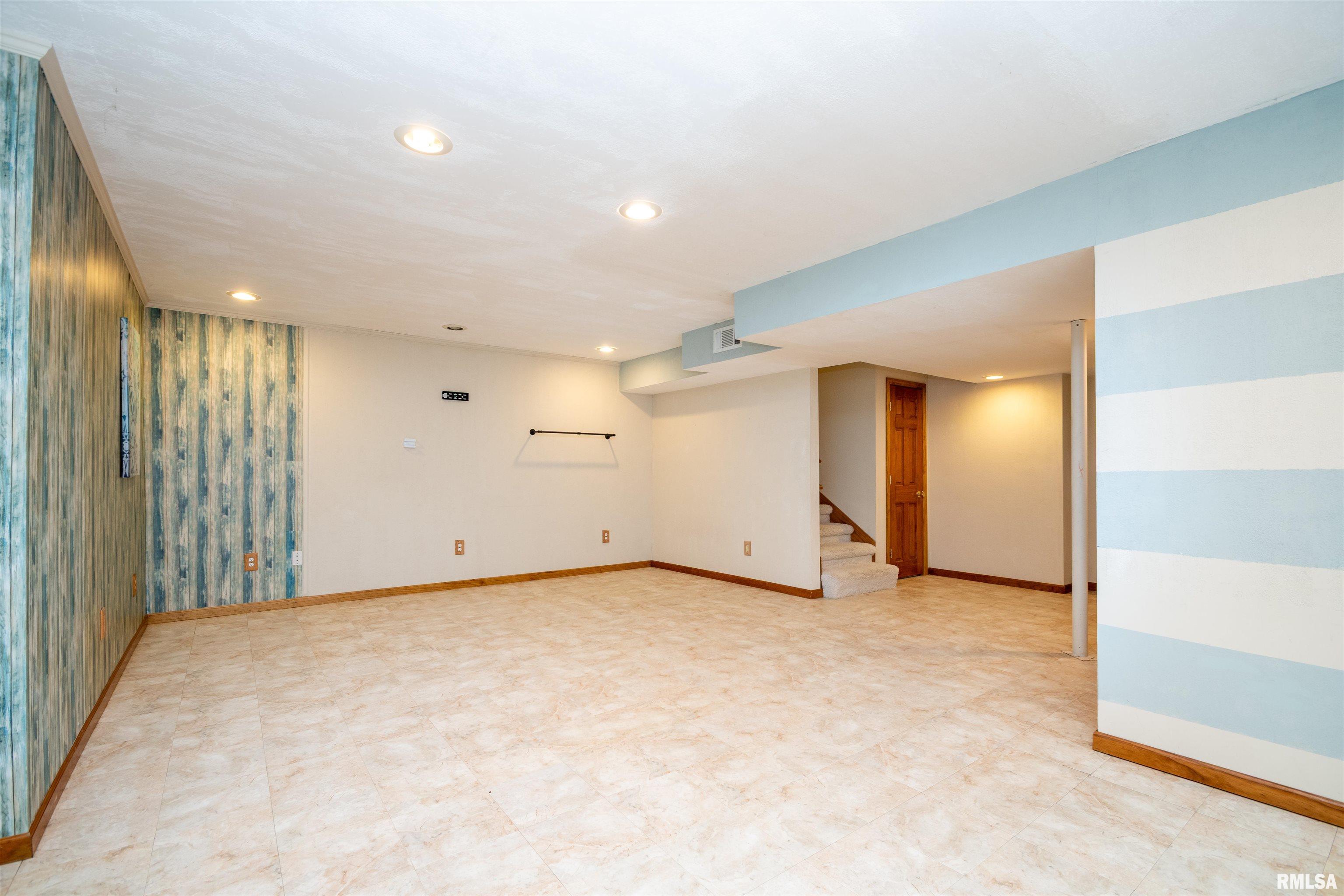 1640 West Geneva Road Peoria, IL 61615 - Photo 33 of 39