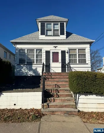 $1,750 | 141 Orchard Street, Unit 2, Elmwood Park, NJ 07407