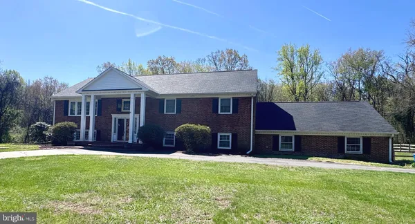 $899,000 | 40719 Woodside Place, Leesburg, VA 20175