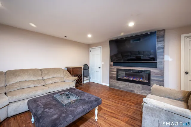 $925,000 | 2 Brick School Drive, Redding, CT 06896