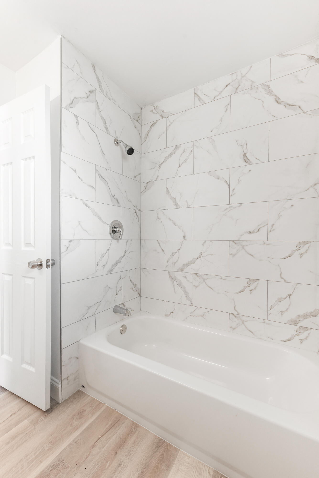 5629 Southeast Collins Avenue Stuart, FL 34997 - Photo 12 of 39 a bathroom with bathtub and shower