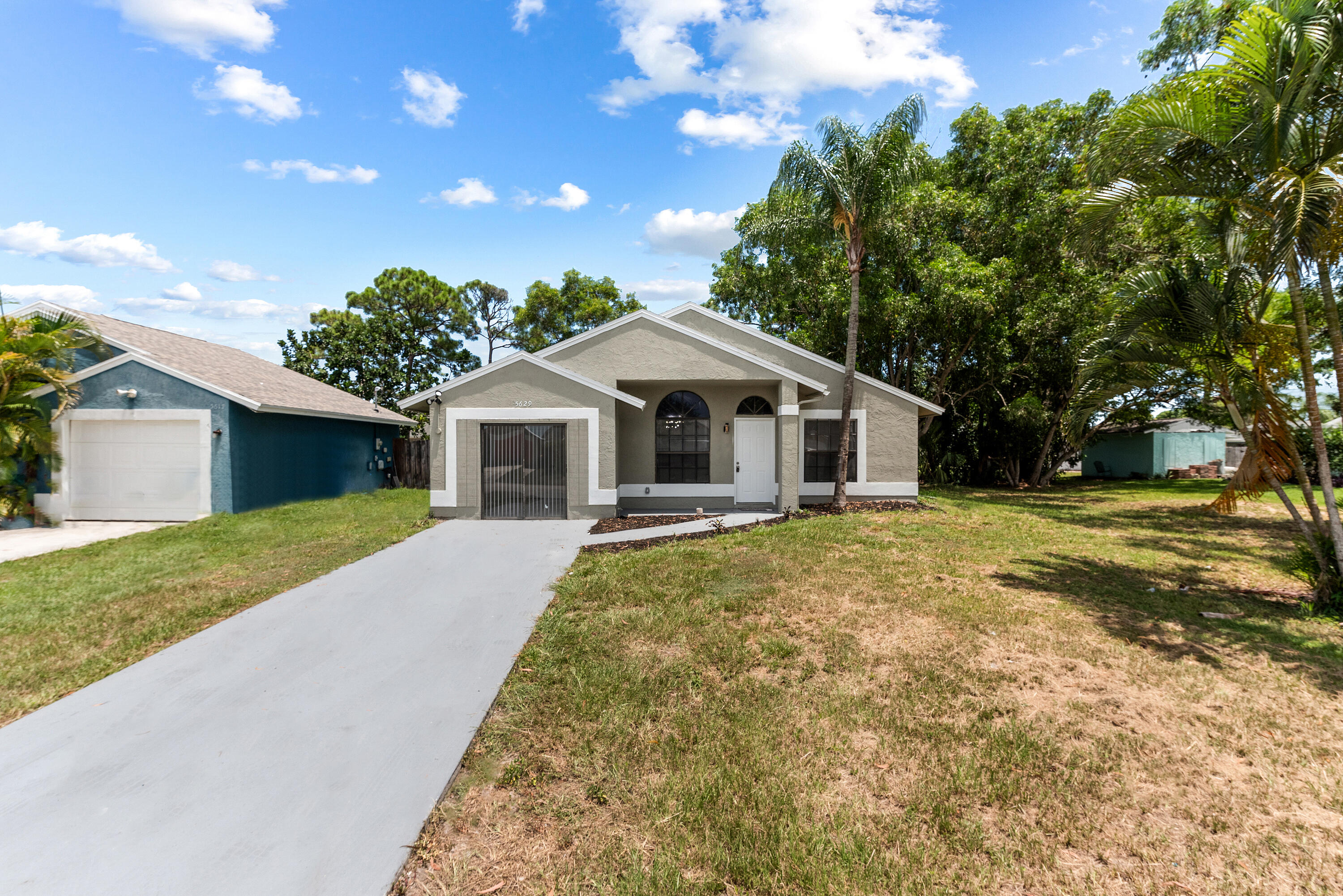 5629 Southeast Collins Avenue Stuart, FL 34997 - Photo 34 of 39 a front view of a house with a garden