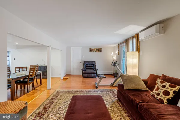 $2,500 | 9344 Academy Road, Philadelphia, PA 19114