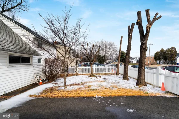 $2,500 | 9344 Academy Road, Philadelphia, PA 19114