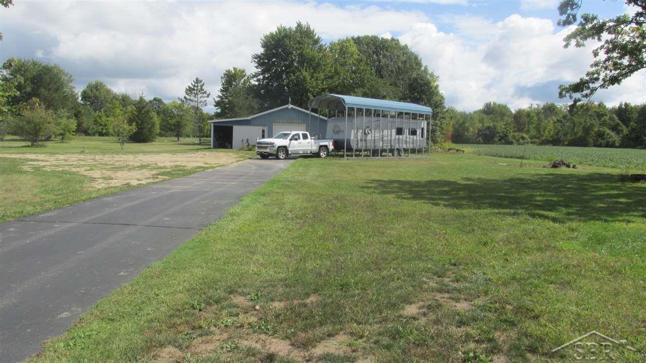 13685 South Beyer Road Birch Run, MI 48415 - Photo 3 of 29 31330470-2.JPG