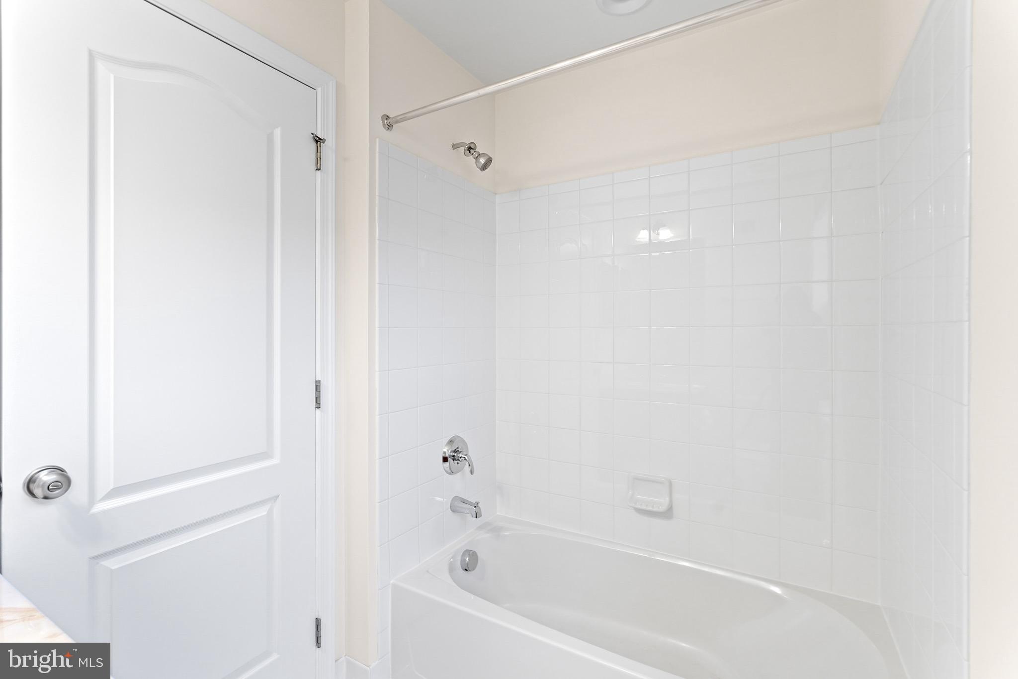 22550 Ocean Cliff Square Ashburn, VA 20148 - Photo 34 of 43