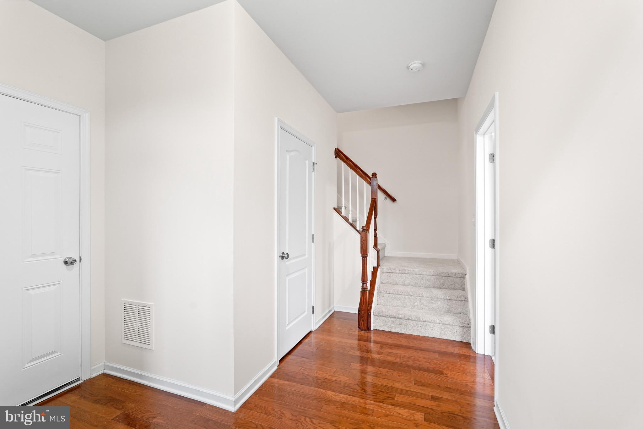 22550 Ocean Cliff Square Ashburn, VA 20148 - Photo 5 of 43