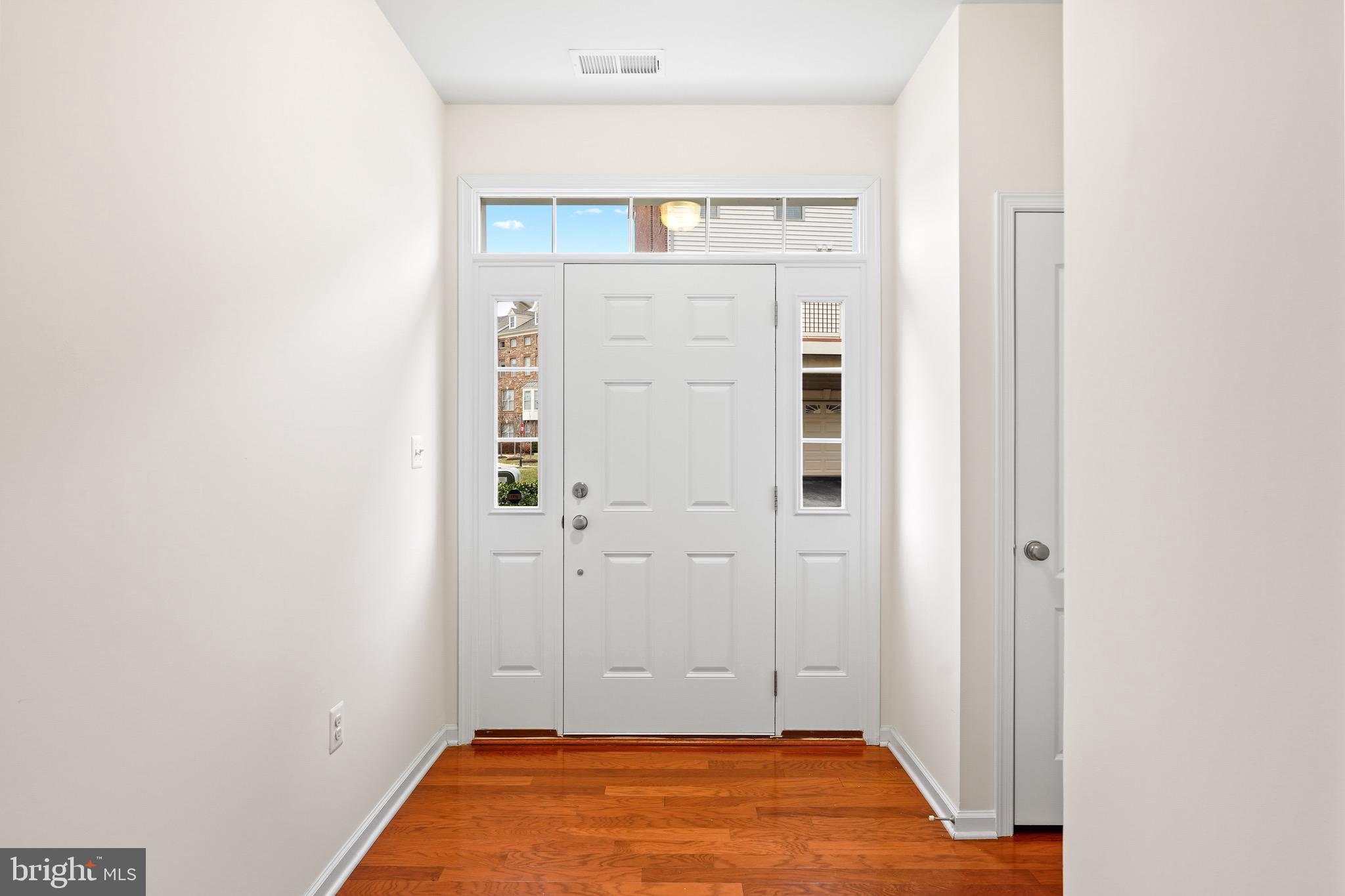 22550 Ocean Cliff Square Ashburn, VA 20148 - Photo 6 of 43