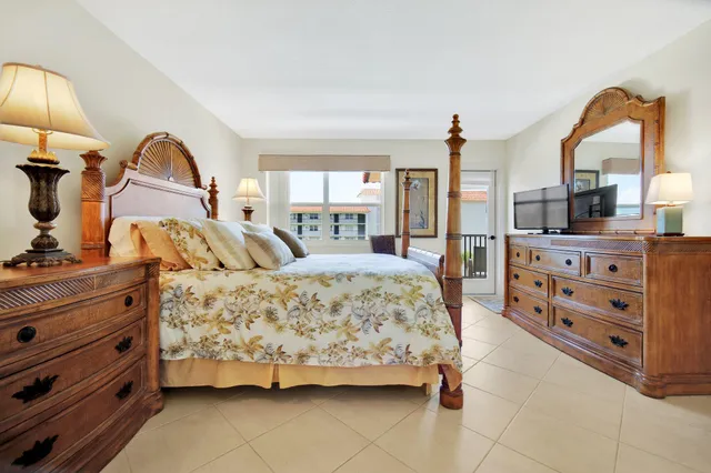 a view of a lake with houses in back