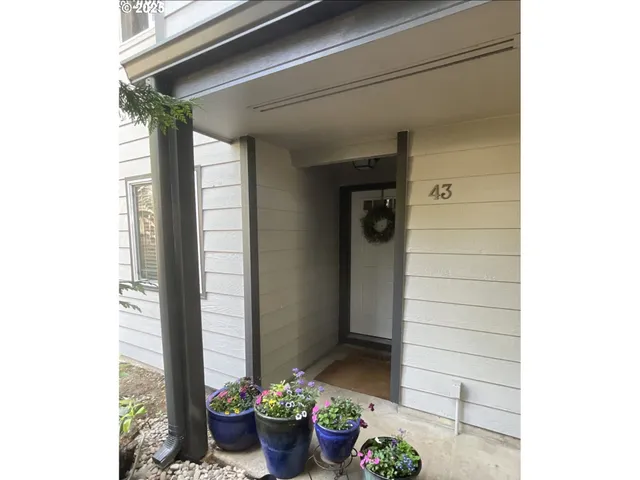 $239,500 | 29700 Southwest Courtside Drive, Unit 43, Wilsonville, OR 97070