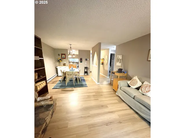 $239,500 | 29700 Southwest Courtside Drive, Unit 43, Wilsonville, OR 97070