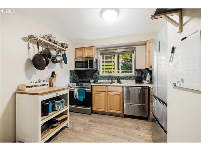 $239,500 | 29700 Southwest Courtside Drive, Unit 43, Wilsonville, OR 97070