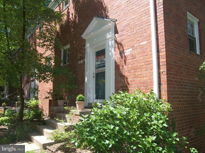 3520 Gunston Road, Unit 71735 Alexandria, VA 22302 - Photo 1 of 13 Exterior (Main)