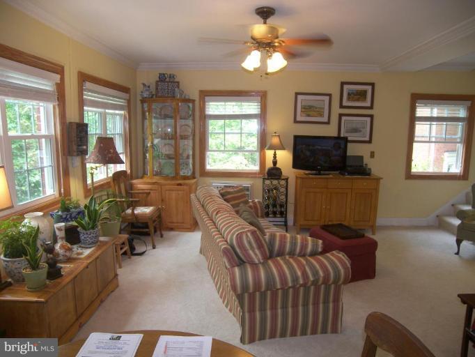 3520 Gunston Road, Unit 71735 Alexandria, VA 22302 - Photo 4 of 13 Living Room #2