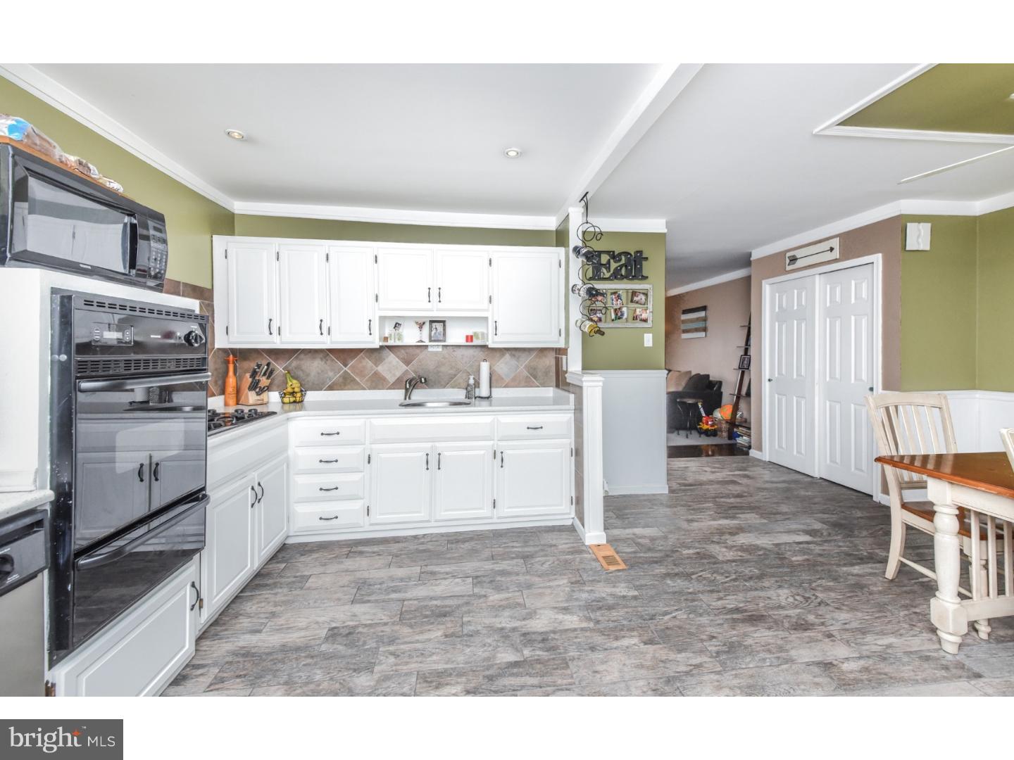12728 Kenny Road Philadelphia, PA 19154 - Photo 12 of 25