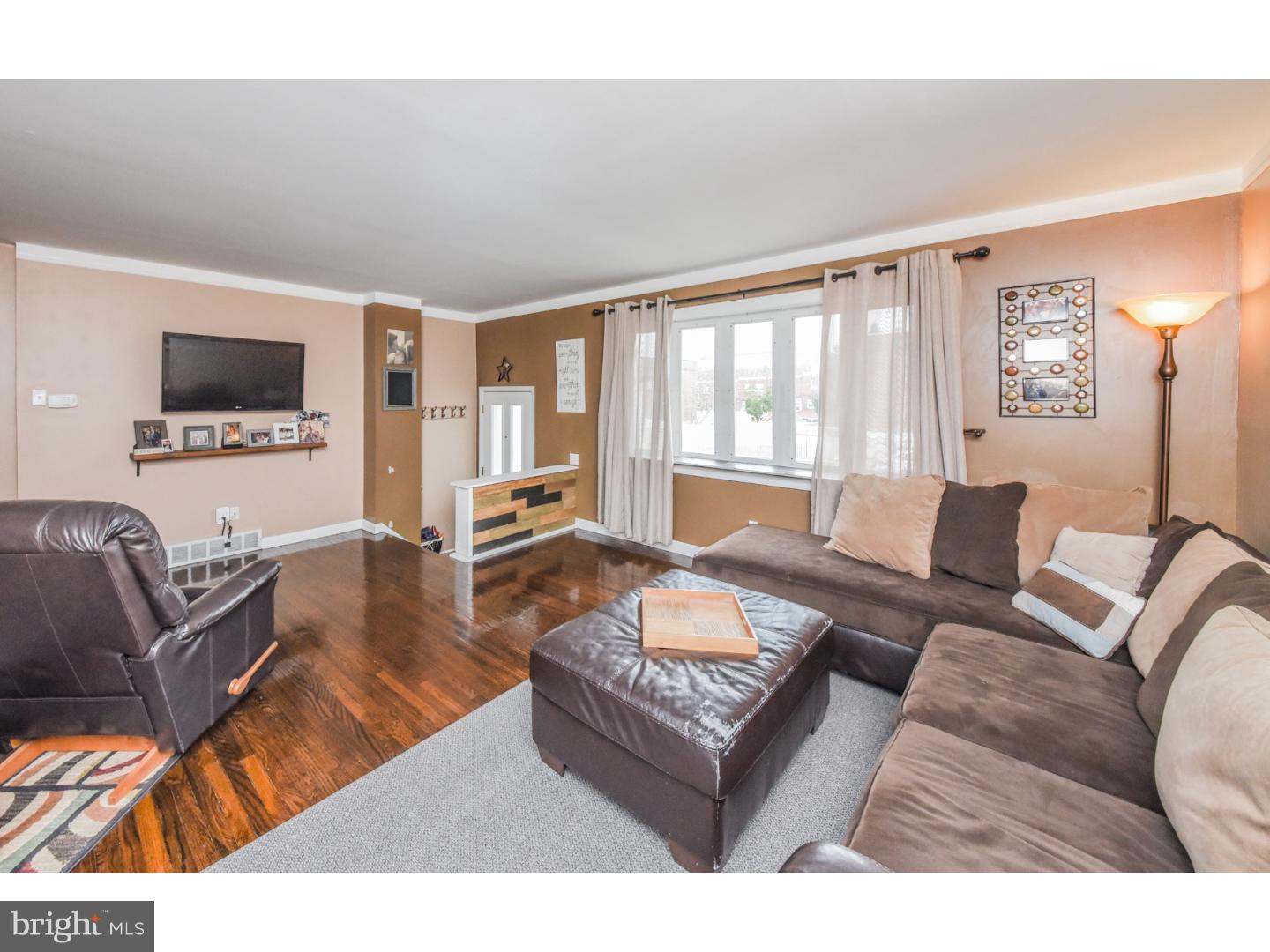 12728 Kenny Road Philadelphia, PA 19154 - Photo 4 of 25