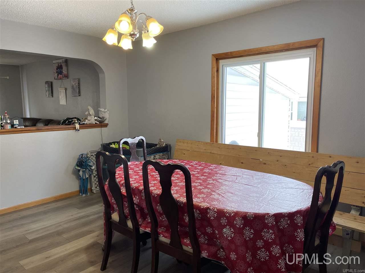 508 Division Street Hurley, WI 54534 - Photo 4 of 26