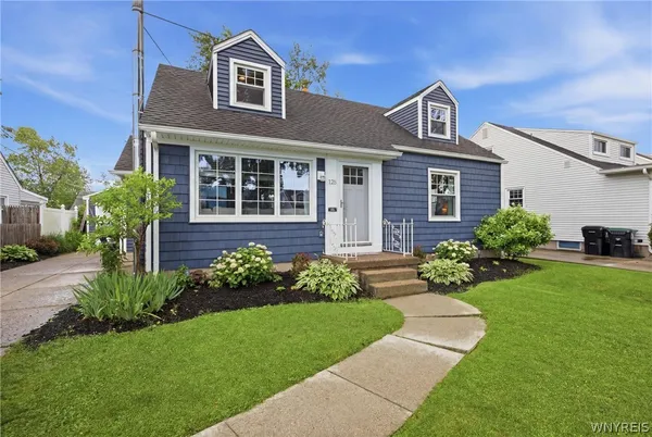 $299,000 | 128 Wrexham Court South, Tonawanda, NY 14150