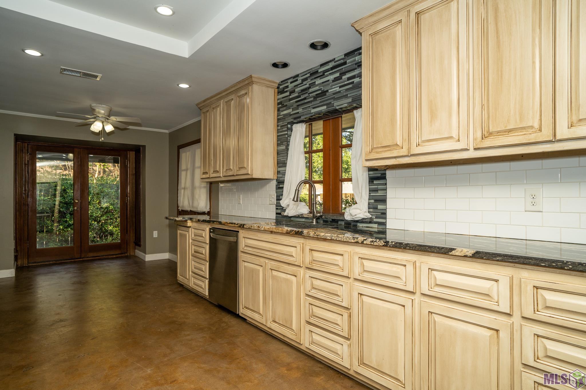 3736 Sessions Drive Baton Rouge, LA 70816 - Photo 10 of 34