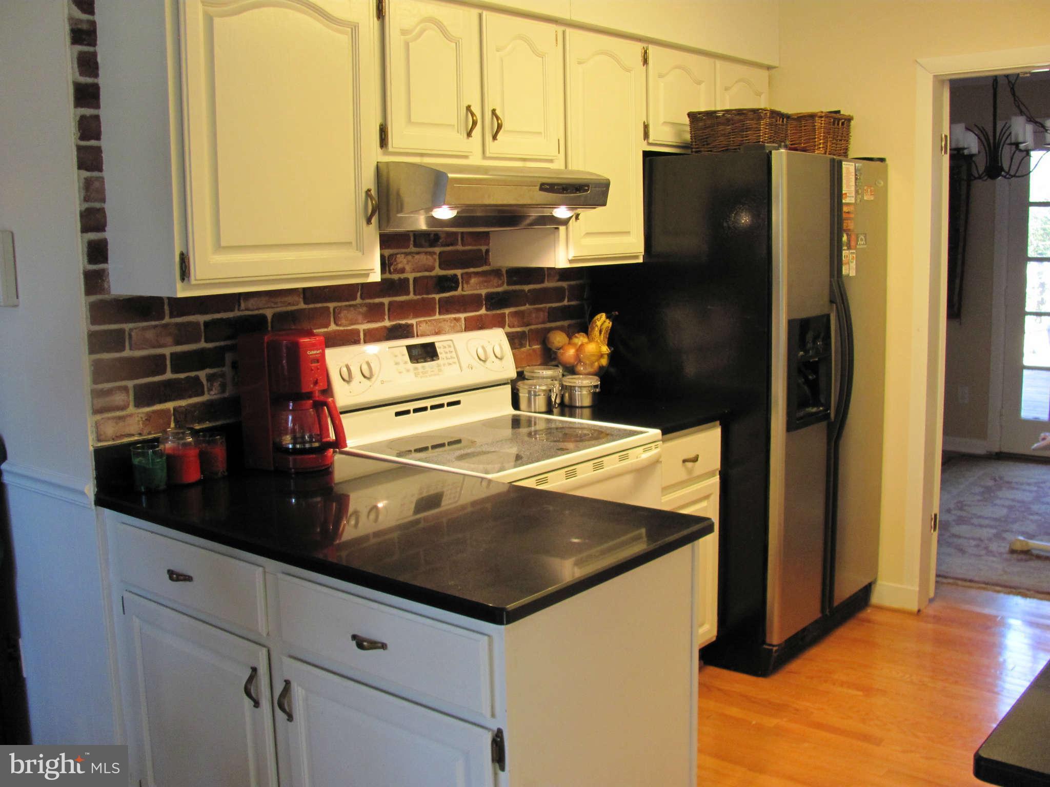 9108 Murdock Road Fairfax, VA 22032 - Photo 4 of 17 Kitchen