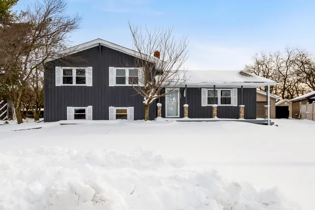 $384,999 | 1949 Terri Lane, Schererville, IN 46375