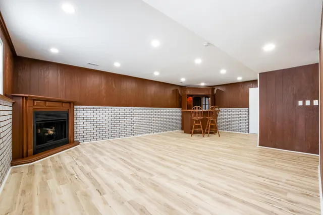 $384,999 | 1949 Terri Lane, Schererville, IN 46375