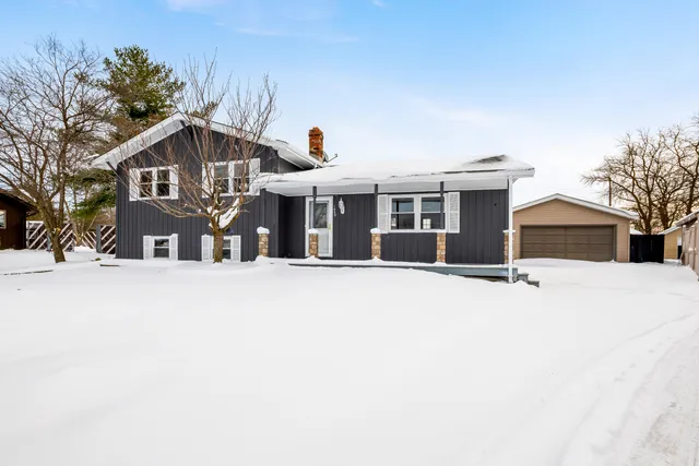 $384,999 | 1949 Terri Lane, Schererville, IN 46375