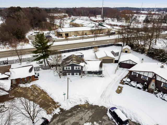 $384,999 | 1949 Terri Lane, Schererville, IN 46375