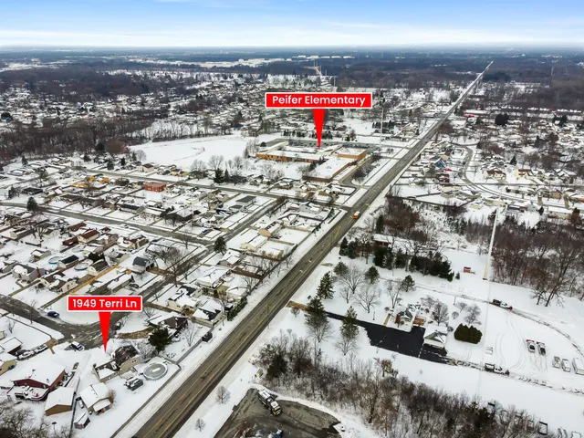 $384,999 | 1949 Terri Lane, Schererville, IN 46375