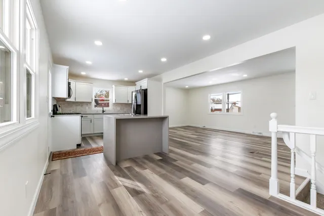 $384,999 | 1949 Terri Lane, Schererville, IN 46375