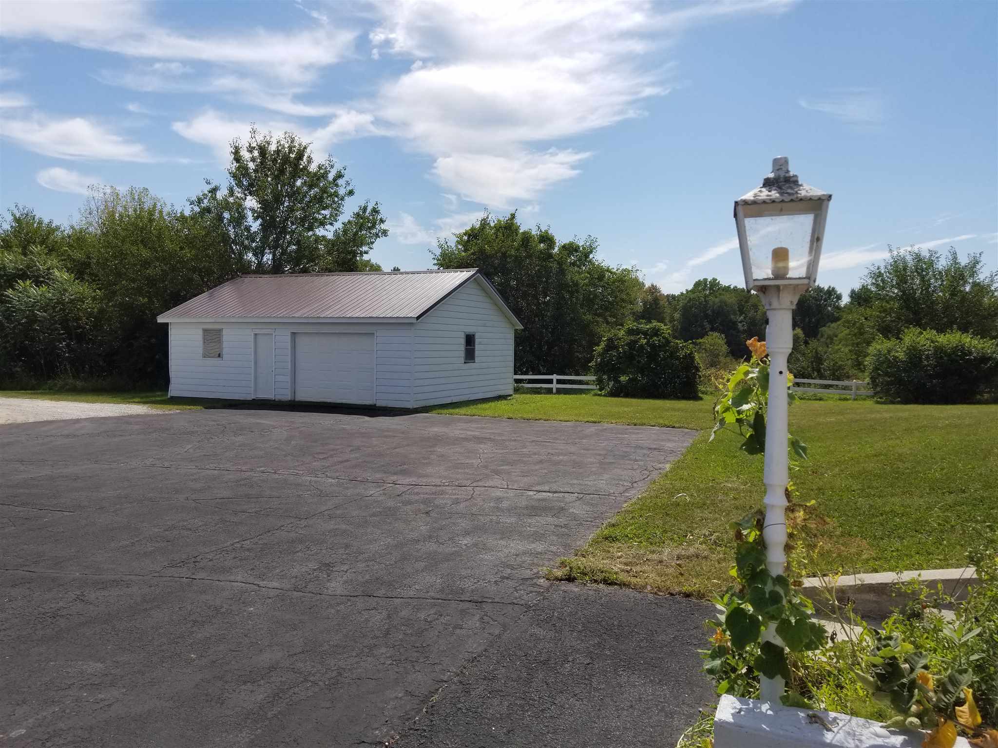 8423 East Hatchery Road Syracuse, IN 46567 - Photo 3 of 22 Gallery Image 3