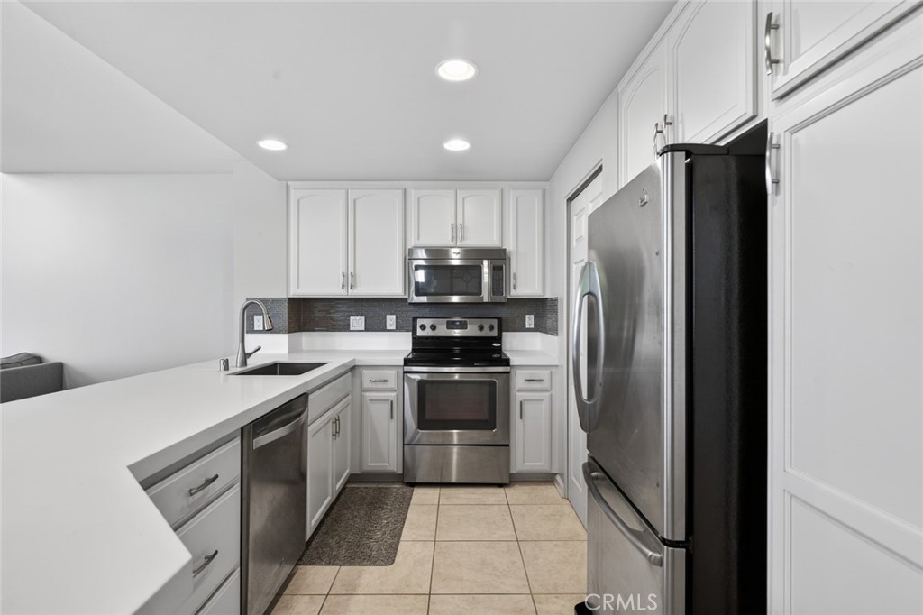 9 Fallingstar, Unit 15 Irvine, CA 92614 - Photo 2 of 36