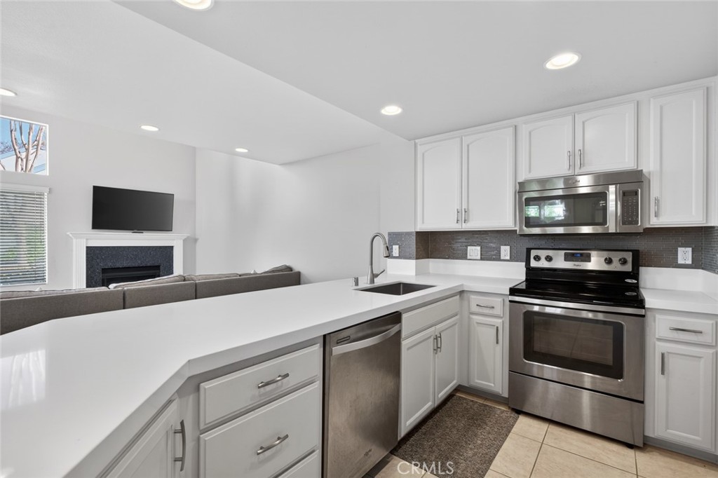 9 Fallingstar, Unit 15 Irvine, CA 92614 - Photo 3 of 36