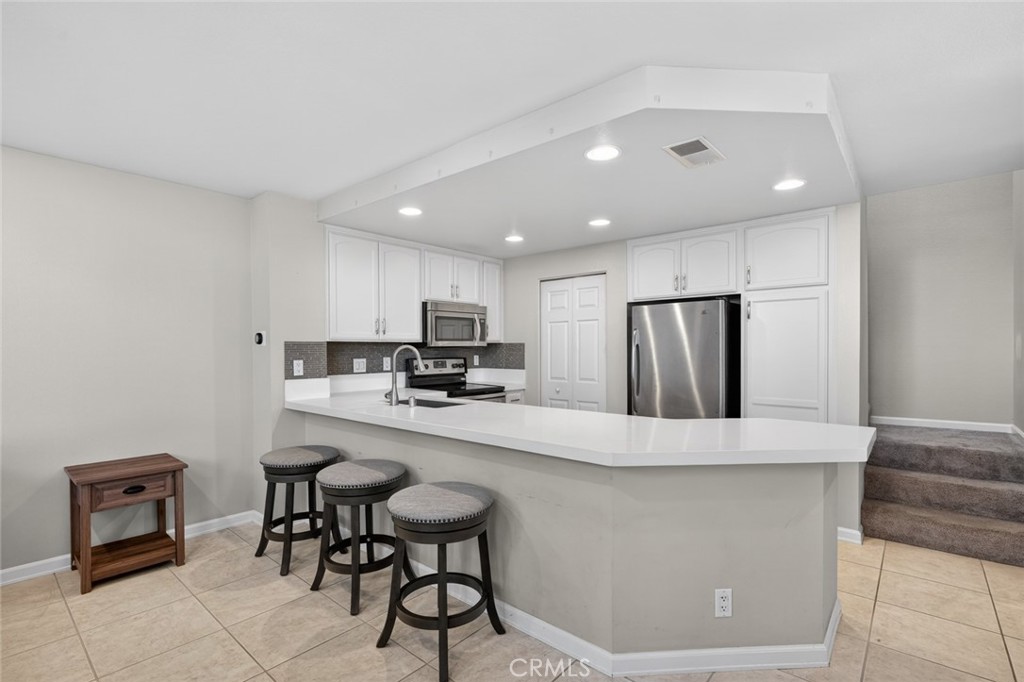 9 Fallingstar, Unit 15 Irvine, CA 92614 - Photo 4 of 36