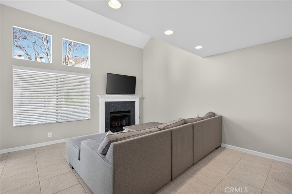 9 Fallingstar, Unit 15 Irvine, CA 92614 - Photo 5 of 36