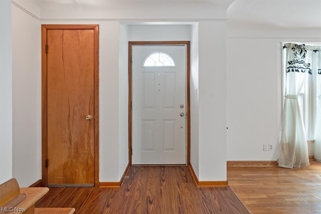 963 Professor Road Cleveland, OH 44124 - Photo 5 of 33