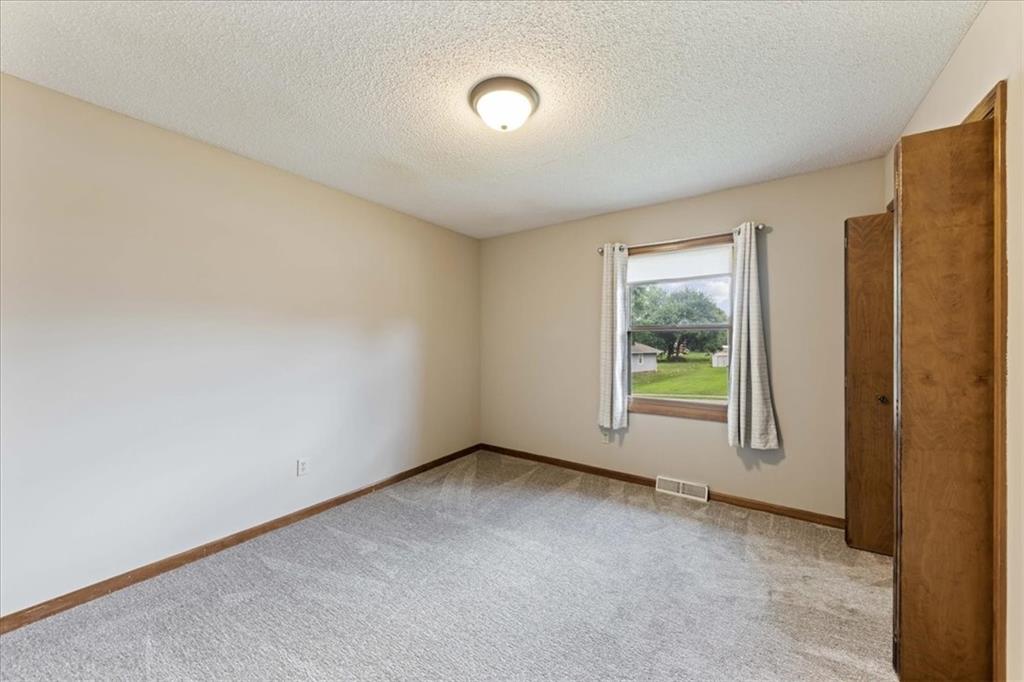 617 West Walnut Street Raymore, MO 64083 - Photo 11 of 25