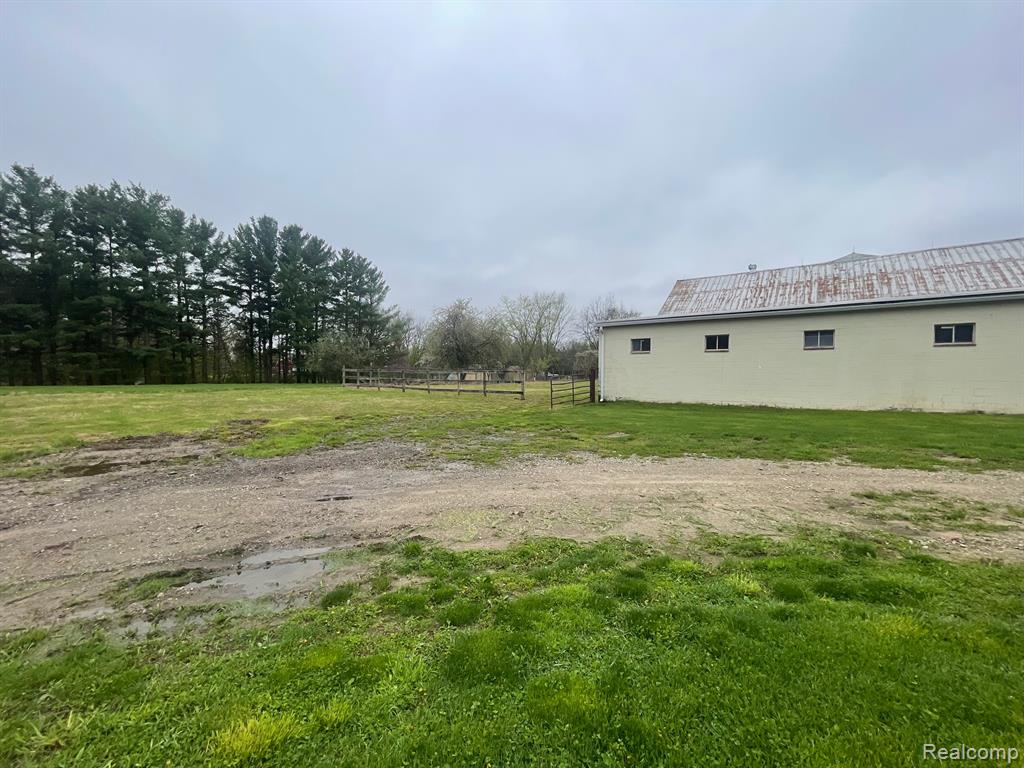 8261 Fenton Road Grand Blanc, MI 48439 - Photo 11 of 24