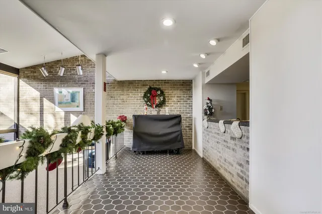 $3,700 | 4960 Sentinel Drive, Unit 10401, Bethesda, MD 20816