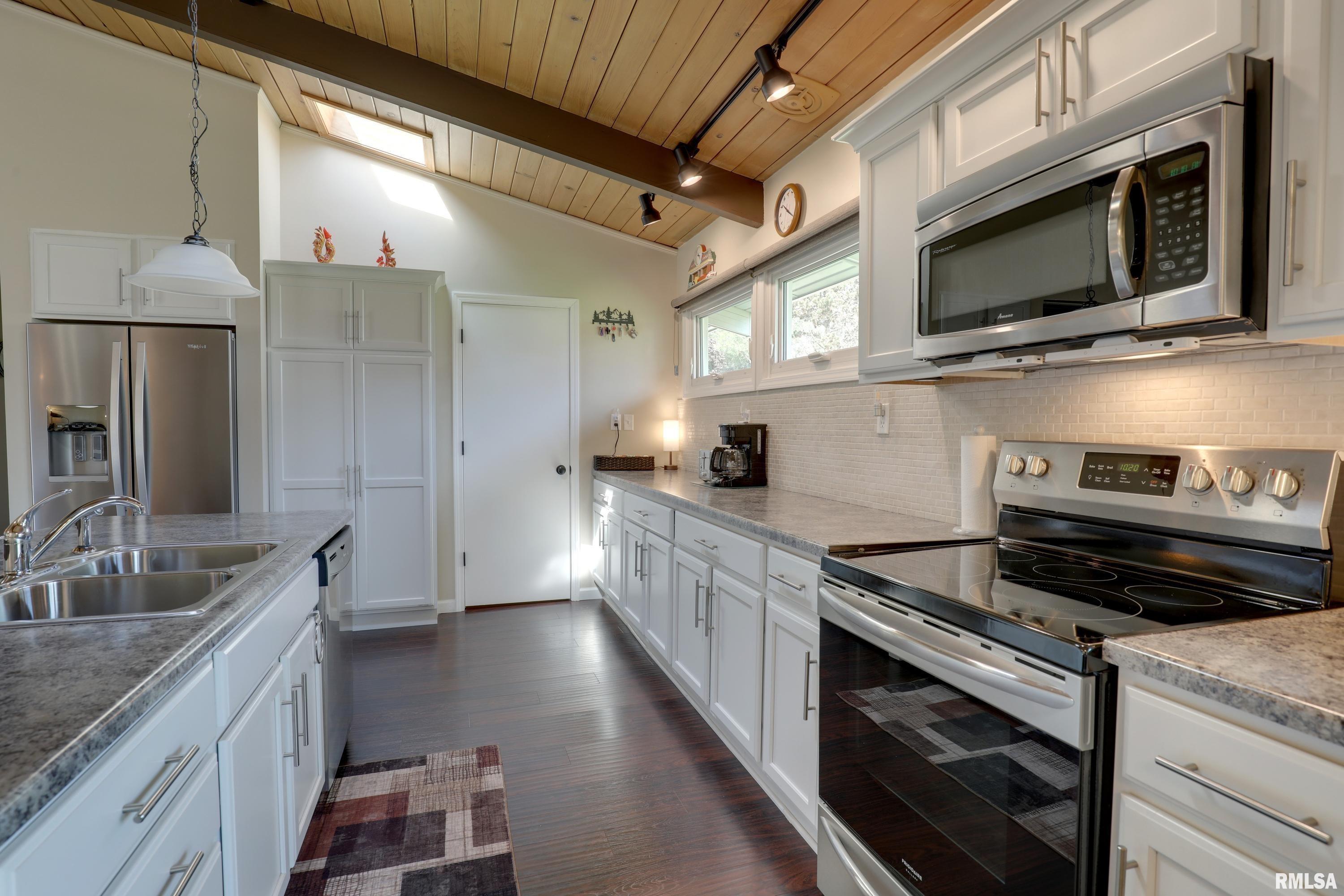 728 Ridgewood Drive Quincy, IL 62301 - Photo 8 of 25 Gallery Image 8