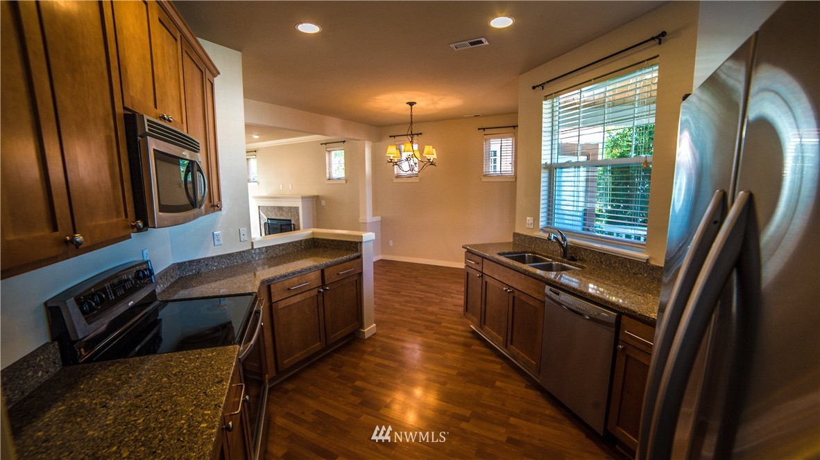 5958 31st Avenue Southwest Seattle, WA 98126 - Photo 5 of 24